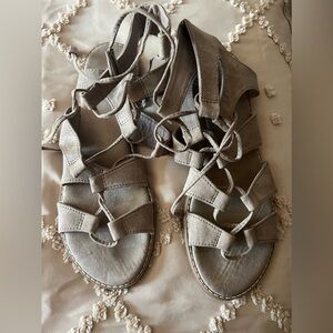 Old Navy Sandals Suede Beige Summer Flats Size 8.5 Women